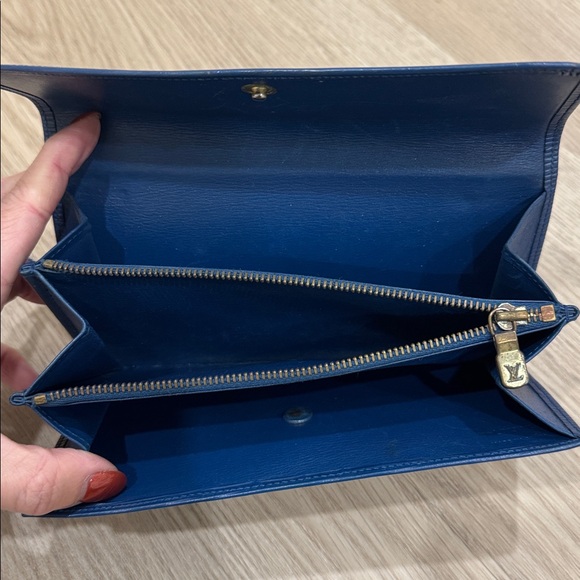 🎄 🫐 VINTAGE Louis Vuitton Epi Leather Wallet - Picture 9 of 11